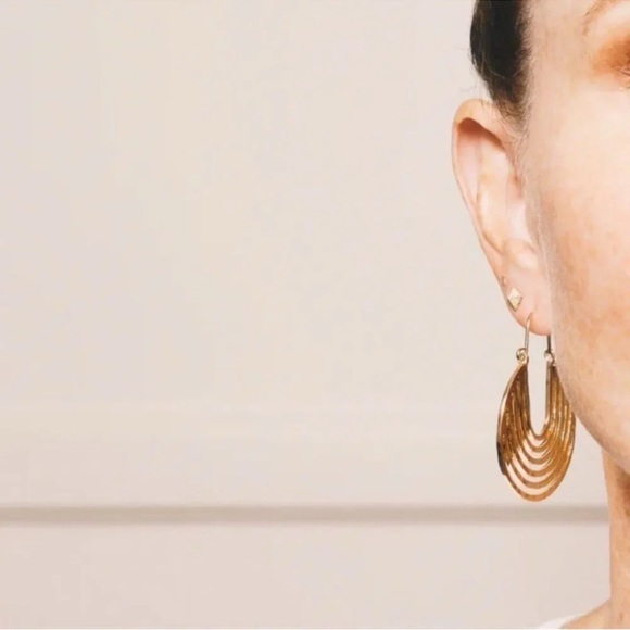 Anthropologie Gold Hammered Crescent Hoop Earring - Picture 9 of 9